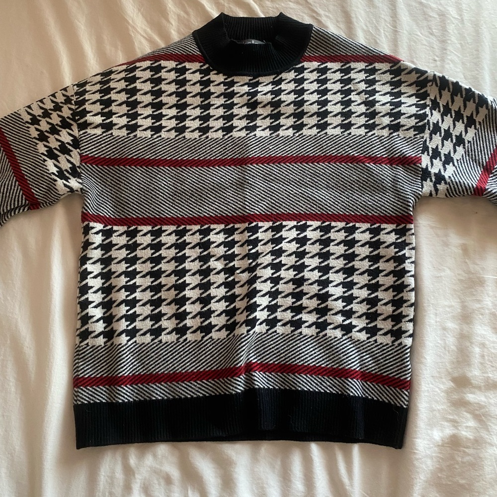 Pattern Sweater - Picture 4 of 5